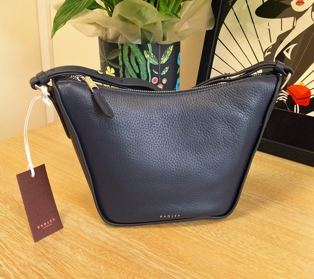 Mystery Scoop (1 Scoop) with Branded Leather Bag Bundle