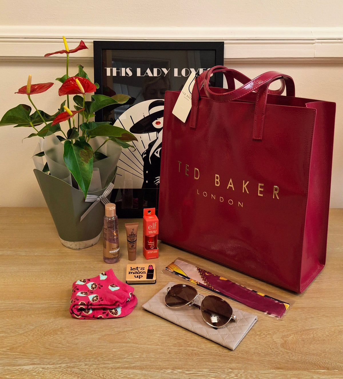 Mystery Scoop (1 Scoop) with Branded Faux Leather or Fabric Bag Bundle